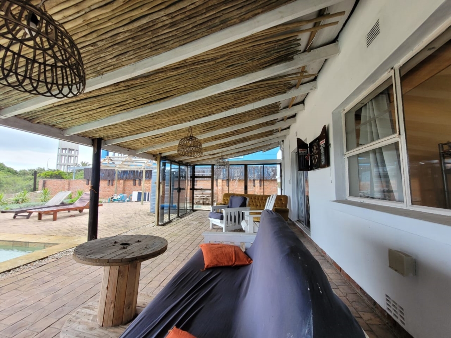 6 Bedroom Property for Sale in Paradise Beach Eastern Cape